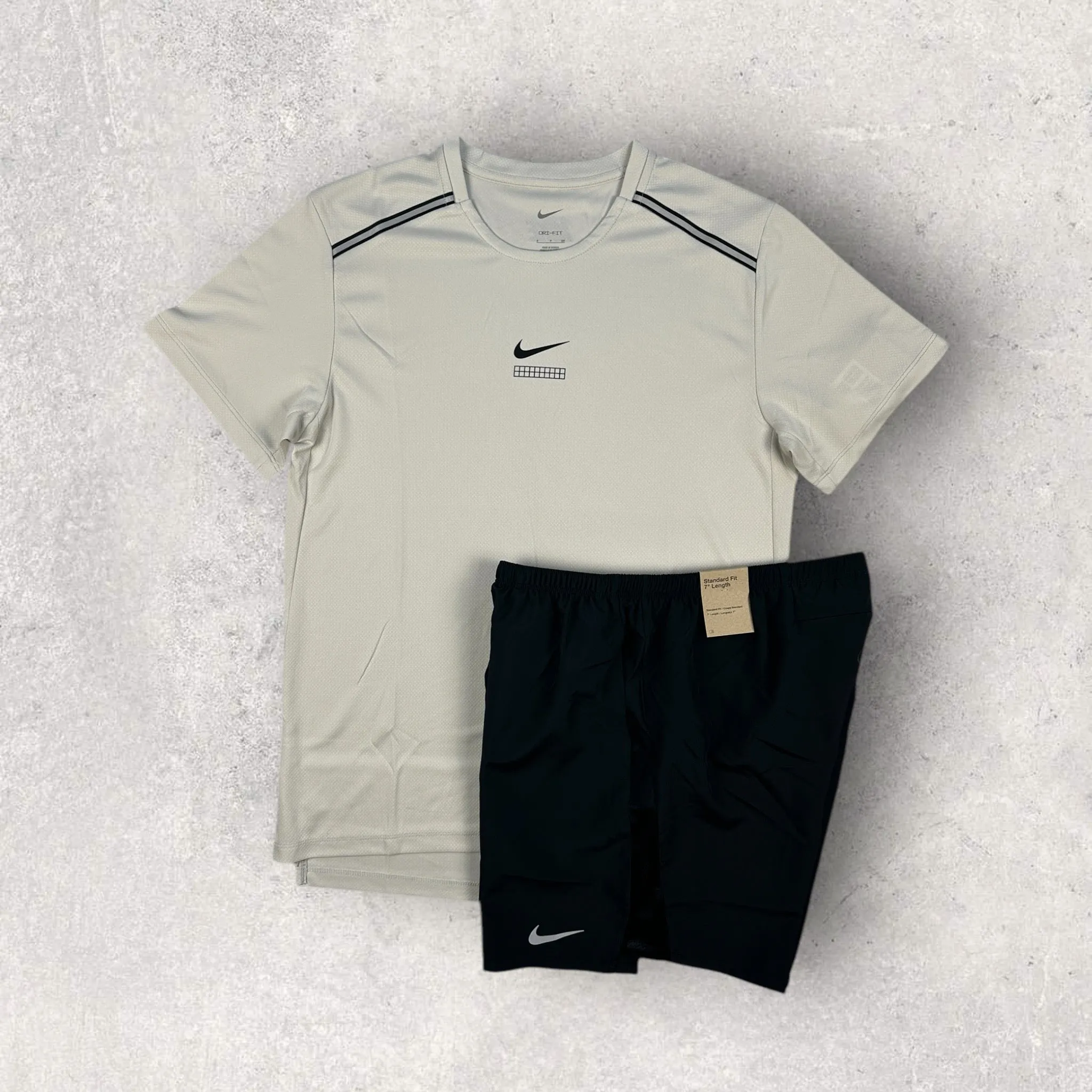 NIKE MILER T-SHIRT/SHORT SET - LIGHT BONE/BLACK