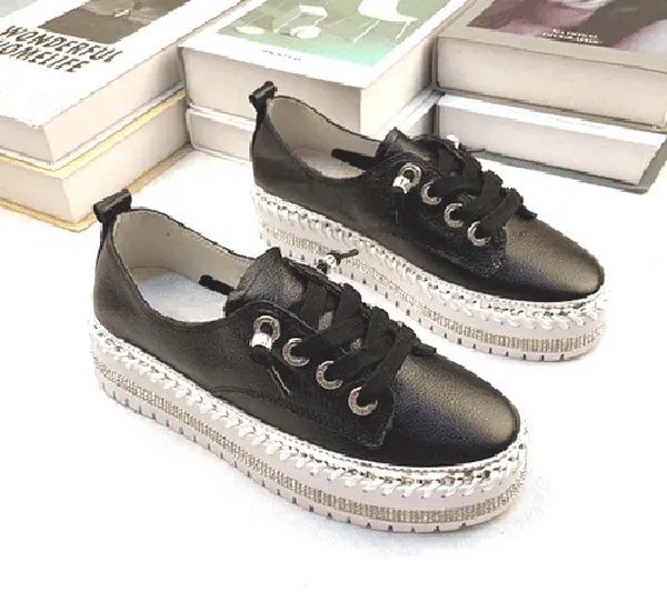 Susan Sneaker- black